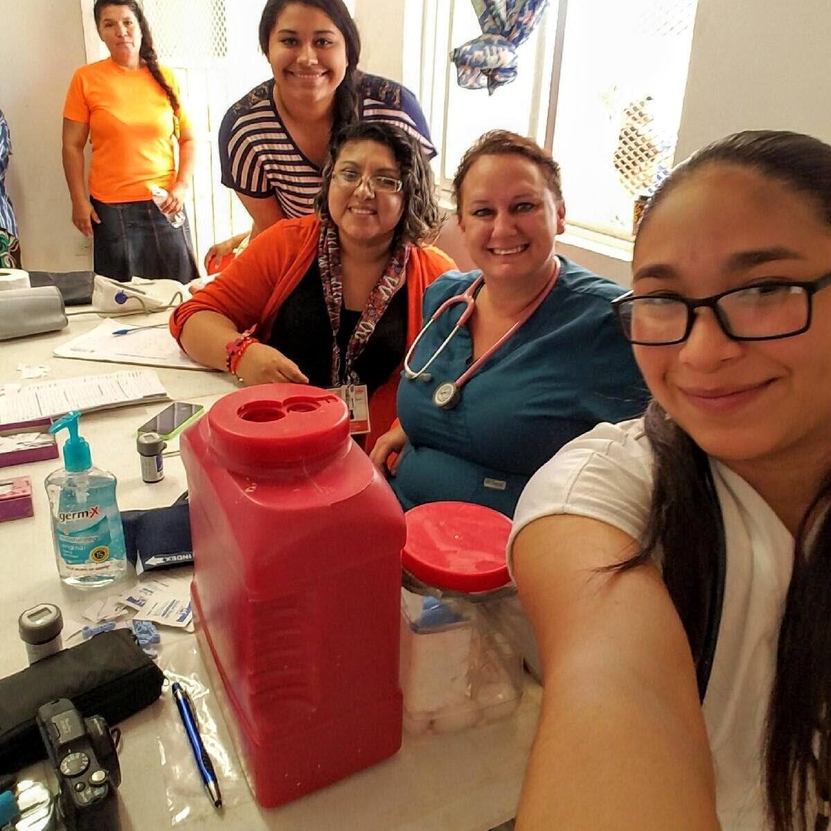 AMO volunteer Devin and Acuña DIF volunteers