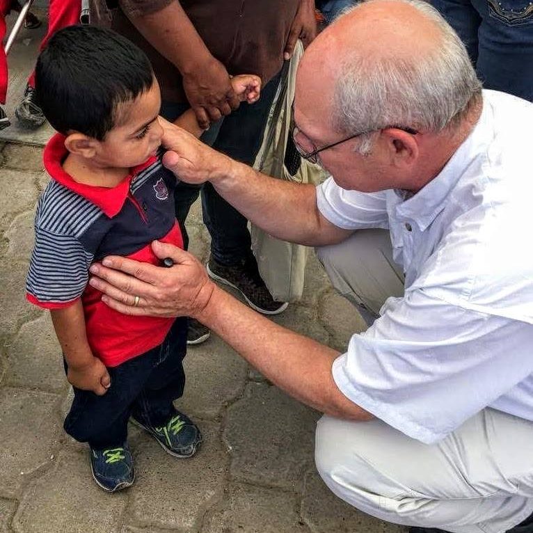 We were honored to pray for many of the patients and their families, and also for some of the Acuña clinic volunteers too. Here AMO Joe is praying for Alexis. 