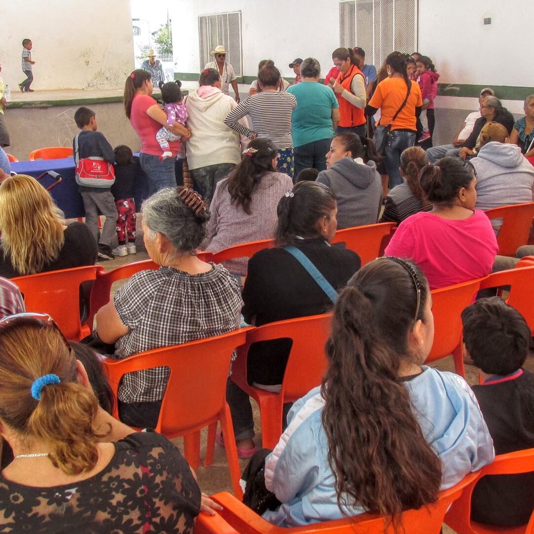 Acuñenses patiently waiting