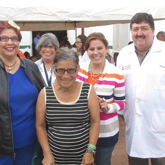 Patient receiving glasses from AMO Rosemarie with Esther and Dr. Valdez of DIF